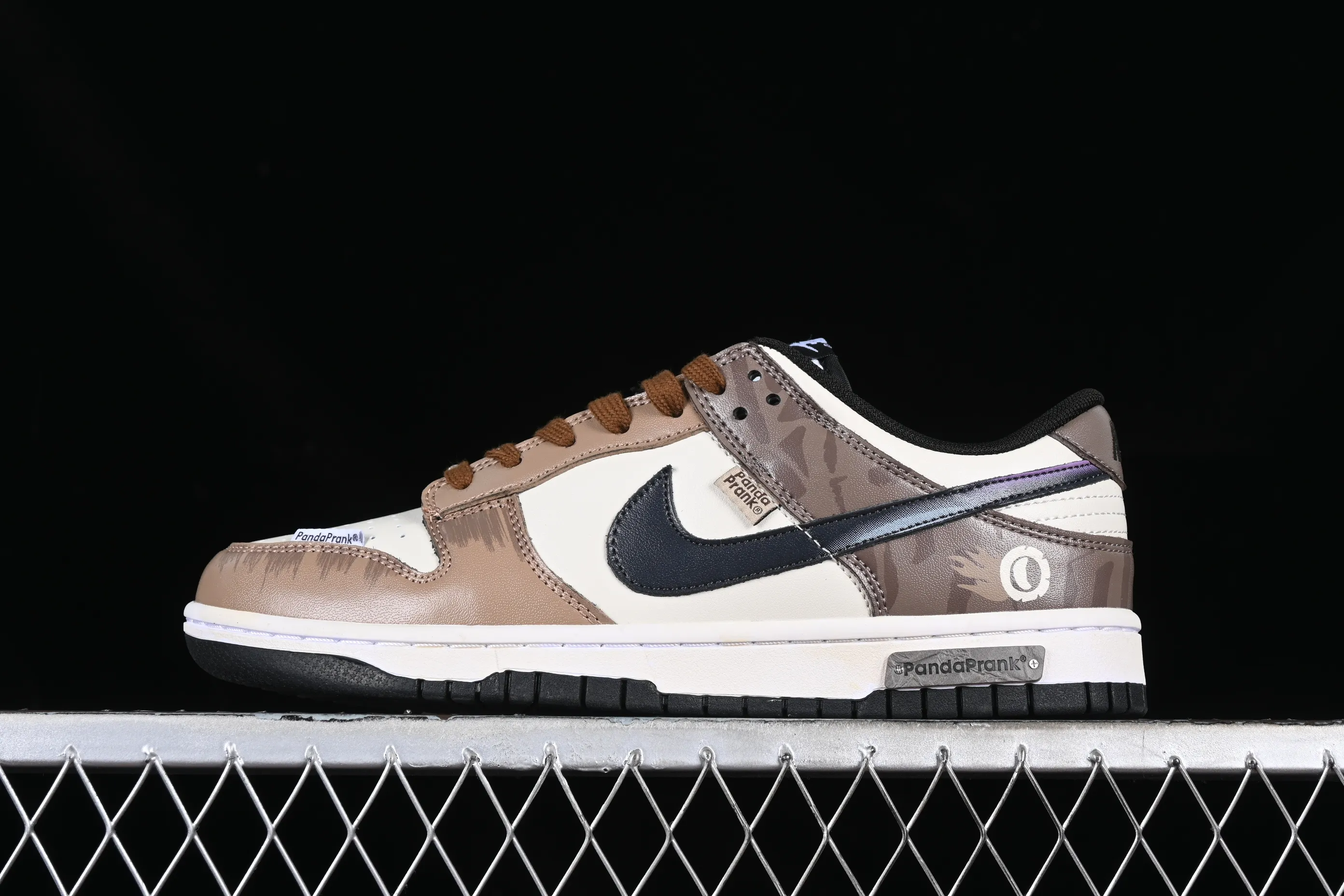 All Categories Nk SB Dunk Series Nk SB Dunk Low Low-top Sneakers Customized Big Box Nk Dunk Low Panda Prank Street Racing Rusty Brown and White SB Strap Low-top Casual Sneakers DD1391-100